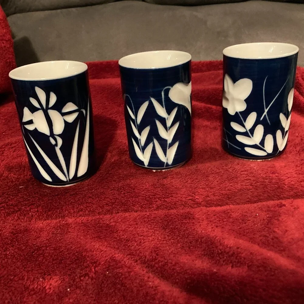 VTG THREE (3) Porcelain Teacup/Sake Cups-MCI JAPAN-Sgraffito Floral Etched-EUC - Picture 1 of 9